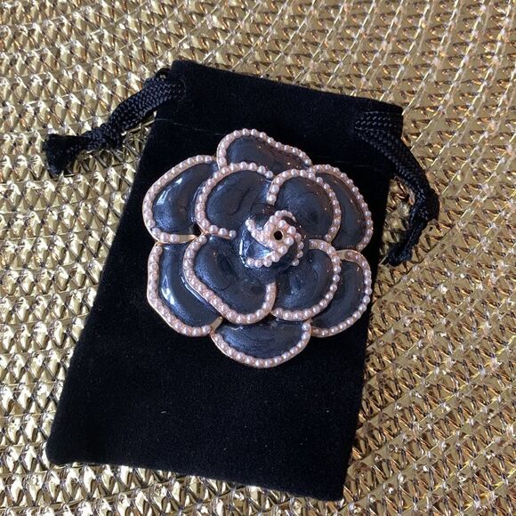 Black Camellia Flower Brooch with Faux Pearls & Gold Tone Trim - Lapel Pin - Picture 4 of 12